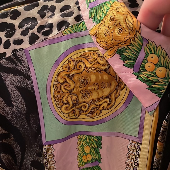 Very Rare Gianni Versace Medusa Head Paisley print silk button down shirt - Picture 9 of 10